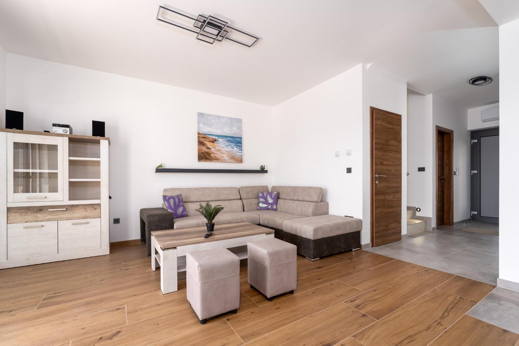 Rosemary -semi-detached With A Pool And A Panoramic View, Close To A Sandy - By Traveler Tourist Agency Krk Villa