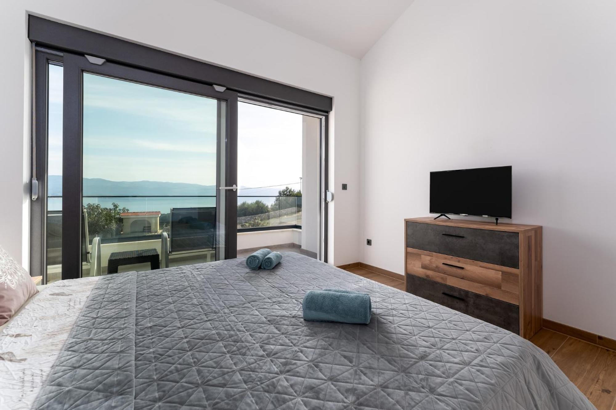 Rosemary -semi-detached With A Pool And A Panoramic View, Close To A Sandy - By Traveler Tourist Agency Krk Risika