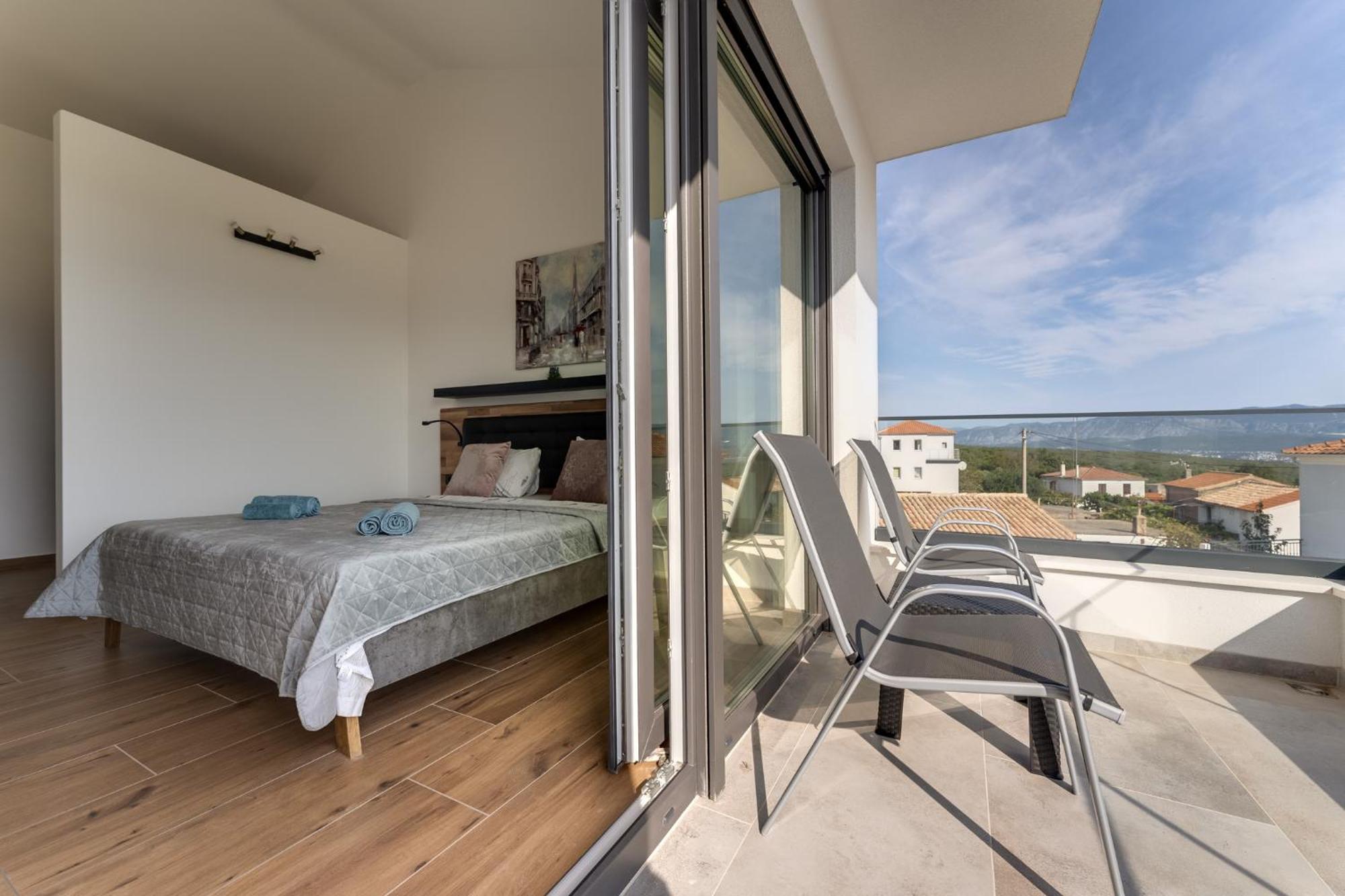 Rosemary -semi-detached With A Pool And A Panoramic View, Close To A Sandy - By Traveler Tourist Agency Krk Risika